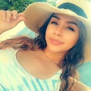 Meet your Posher, Yesenia